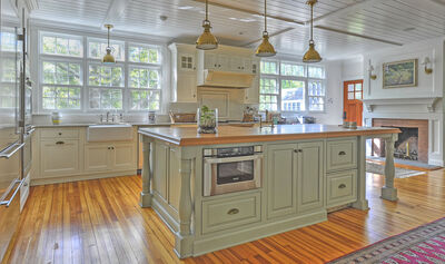 Traditional Kitchen Cabinetry That Aims to Please